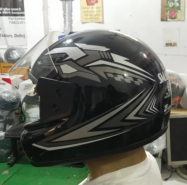Black_Full_Face_Motorcycle_Helmet_For_Riders