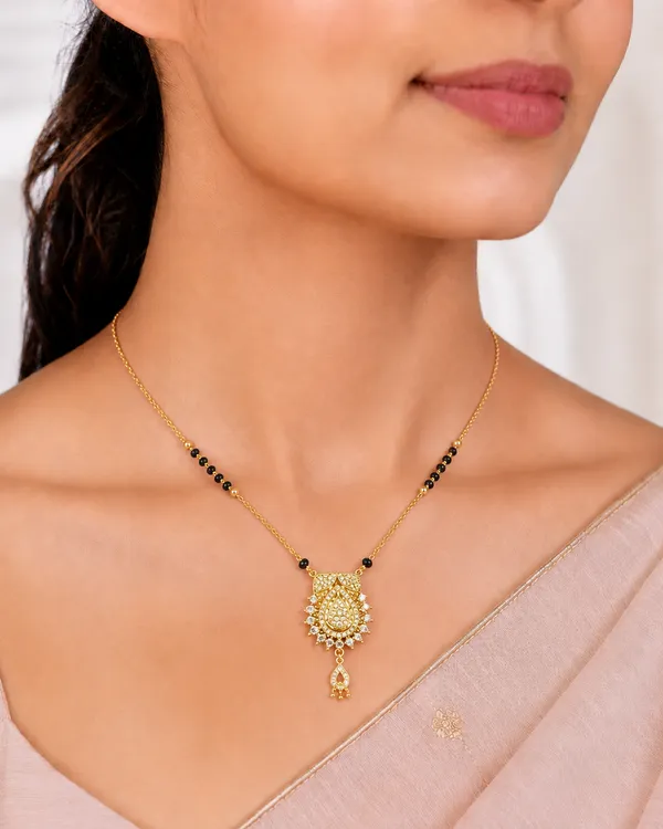 Royal_Teardrop_Charm_Mangalsutra