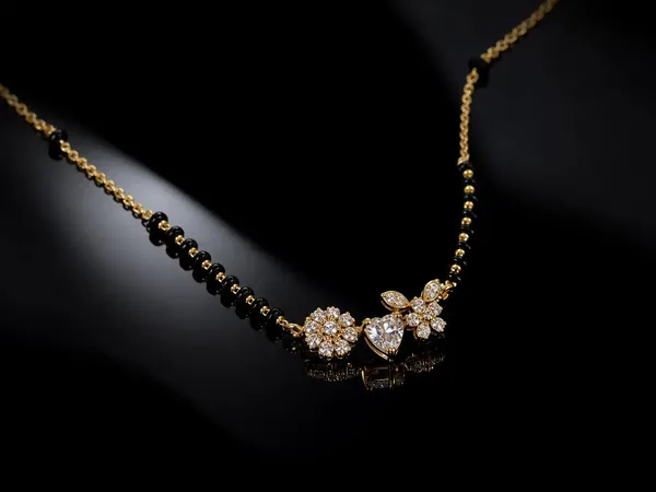 Blooming_Heart_Charm_Mangalsutra