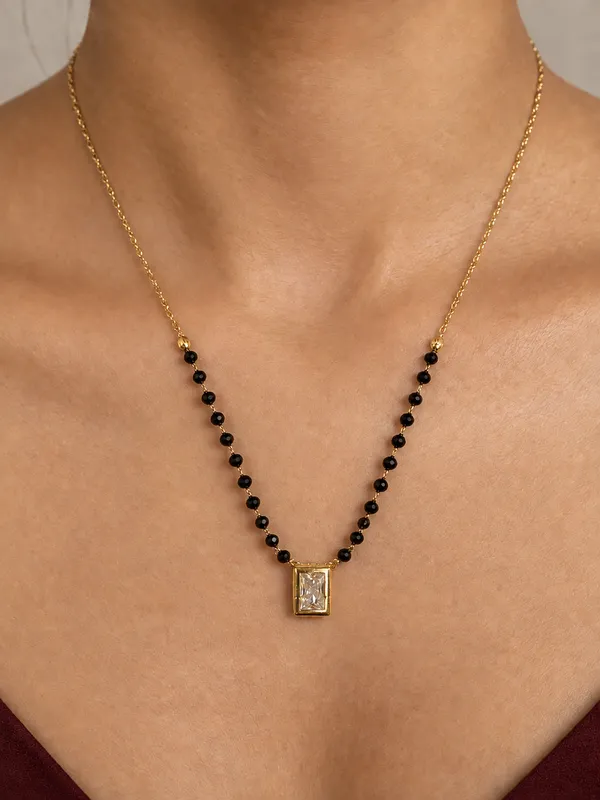 Elegant_Emerald_Cut_Diamond_Mangalsutra