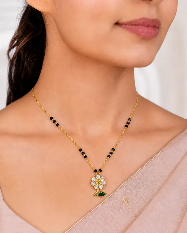Emerald_Bloom_Charm_Mangalsutra