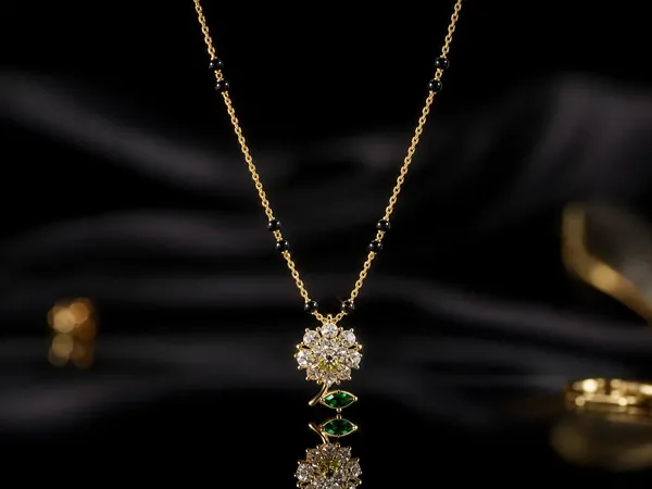 Emerald_Bloom_Charm_Mangalsutra