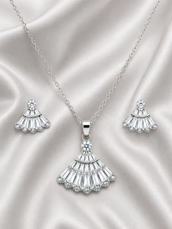 Elegant_Fan_Crystal_Pendant_Earrings_Set