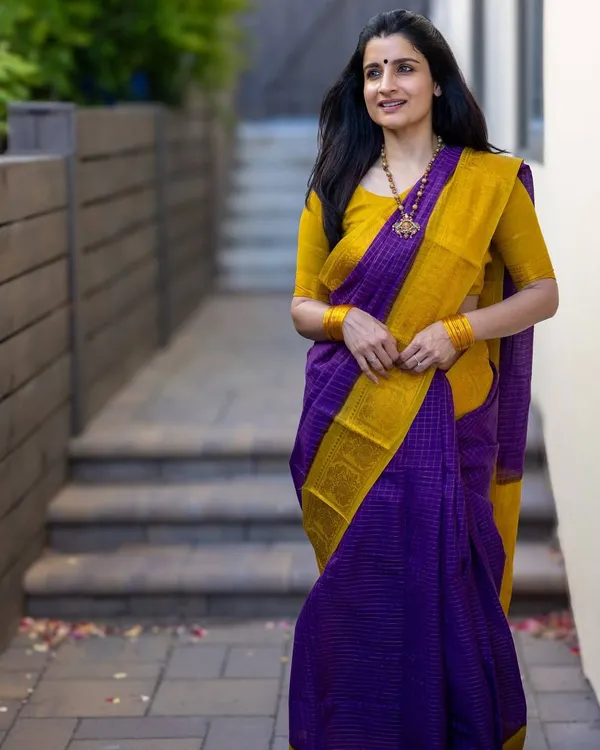 Yellow_Lichi_Silk_Woven_Saree_For_Women