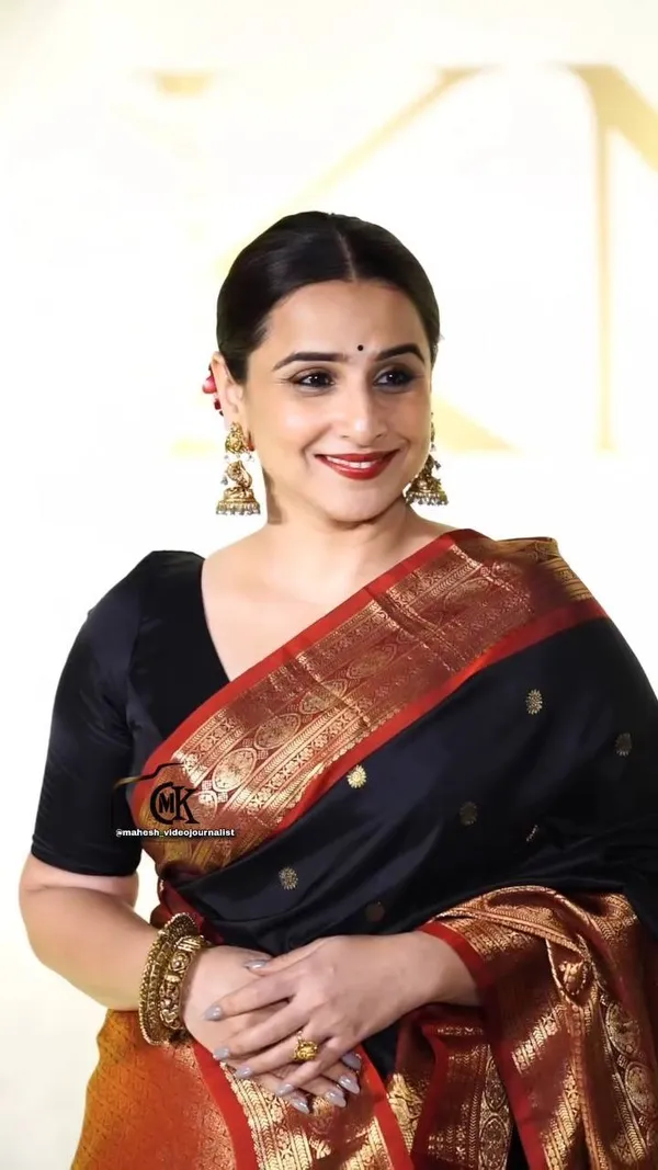 Red_&_Black_Lichi_Silk_Woven_Traditional_Saree_For_Women