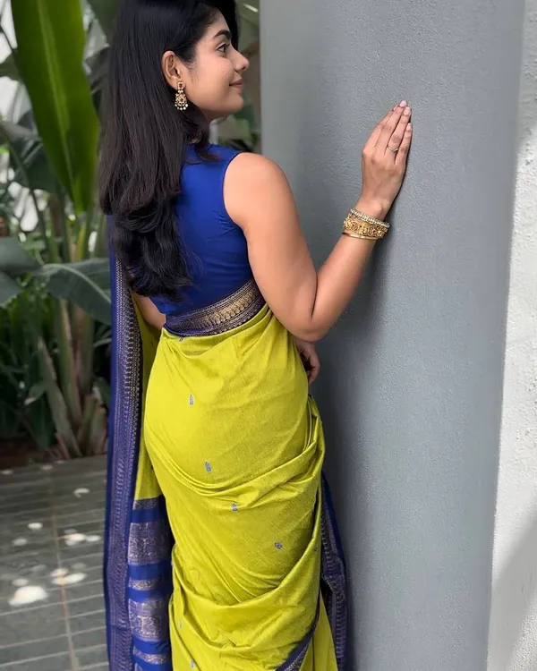 Lime_Green_Lichi_Silk_Woven_Traditional_Saree_For_Women