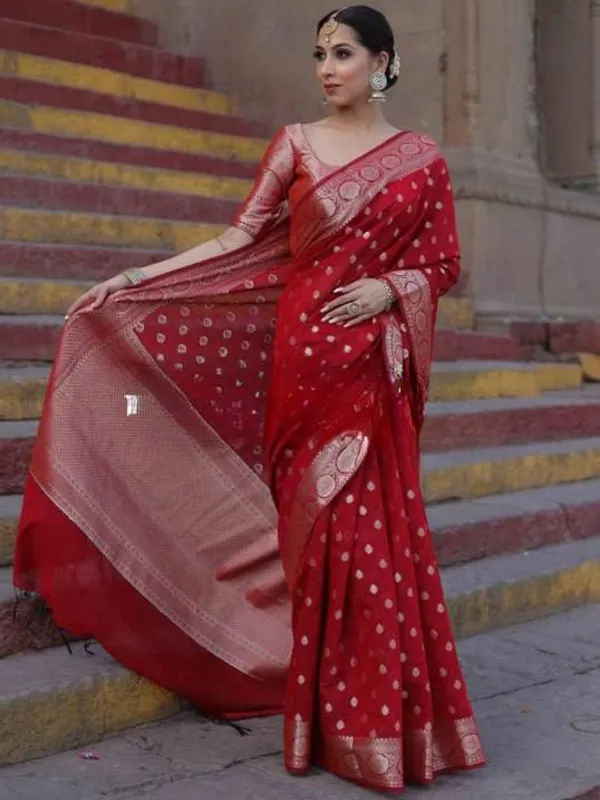 Red_Lichi_Silk_Traditional_Saree_For_Women