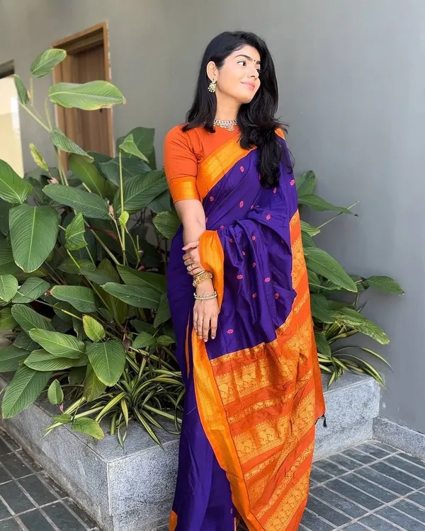 Purple_Lichi_Silk_Woven_Traditional_Saree_For_Women