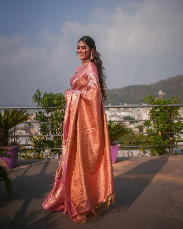 Light_Baby_Pink_Lichi_Silk_Woven_Saree_For_Women