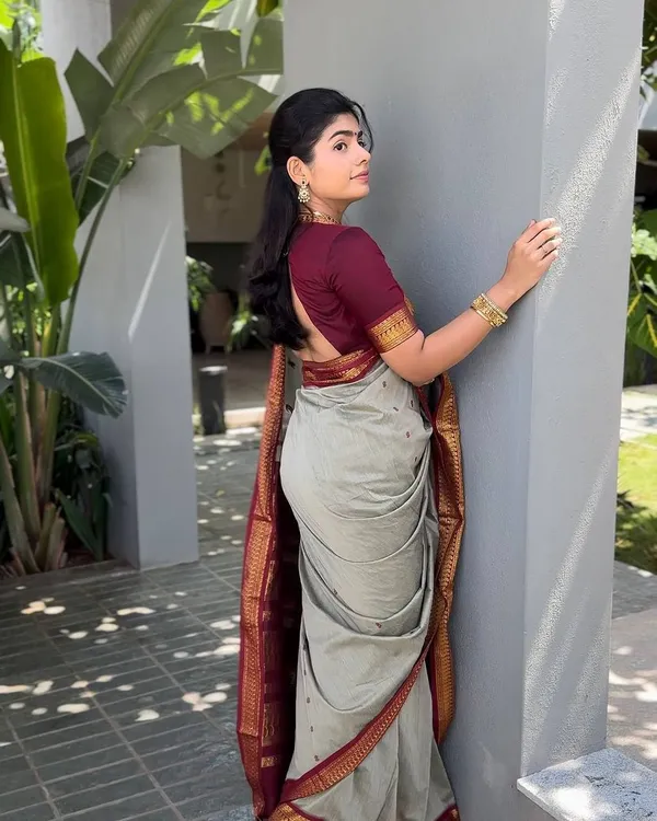 Grey_Lichi_Silk_Woven_Saree_For_Women