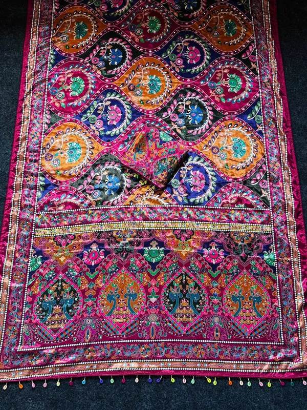 Pink_Embellished_Saree_for_Women
