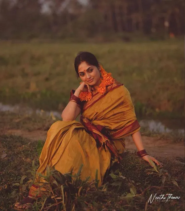 Mustard_Yellow_Lichi_Silk_Traditional_Saree_For_Women