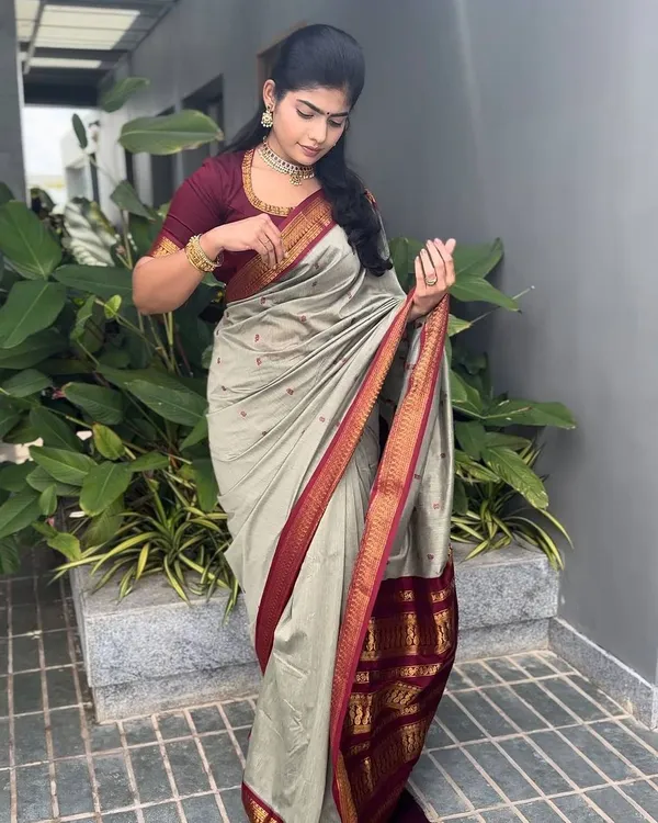 Grey_Lichi_Silk_Woven_Saree_For_Women