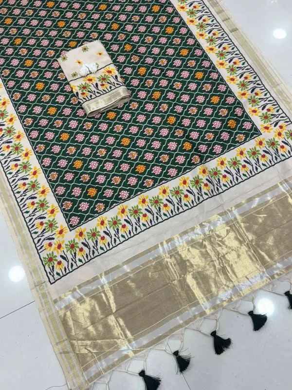 Green_Zari_Weaving_Silk_Woven_Saree_For_Women