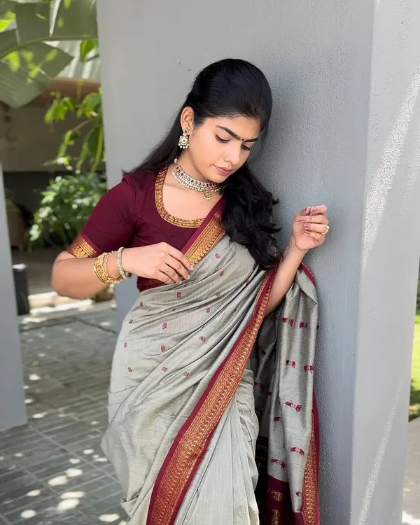 Grey_Lichi_Silk_Woven_Saree_For_Women
