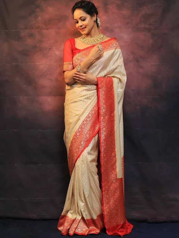 Red_&_Cream_Lichi_Silk_Printed_Ethnic_Saree_For_Women