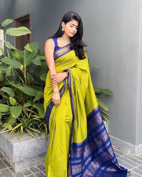 Lime_Green_Lichi_Silk_Woven_Traditional_Saree_For_Women