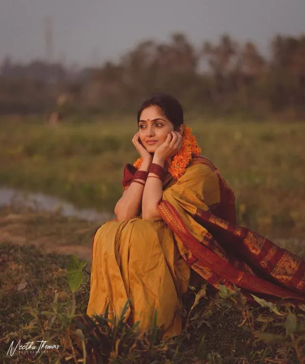 Mustard_Yellow_Lichi_Silk_Traditional_Saree_For_Women