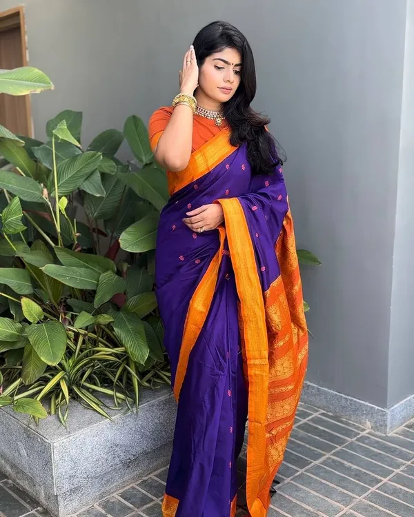 Purple_Lichi_Silk_Woven_Traditional_Saree_For_Women