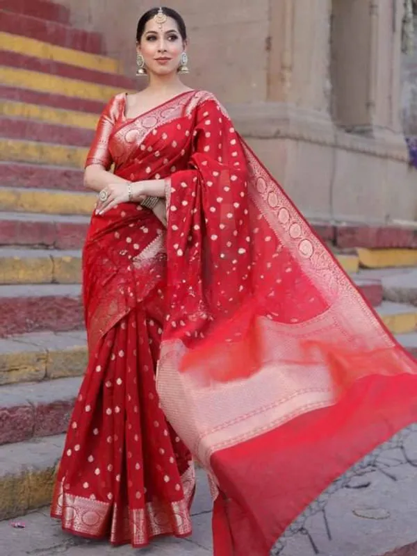 Red_Lichi_Silk_Traditional_Saree_For_Women