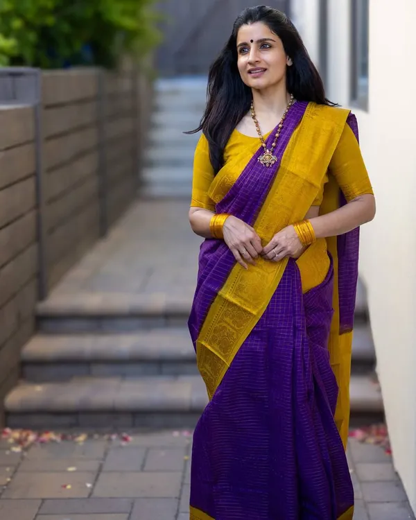 Yellow_Lichi_Silk_Woven_Saree_For_Women