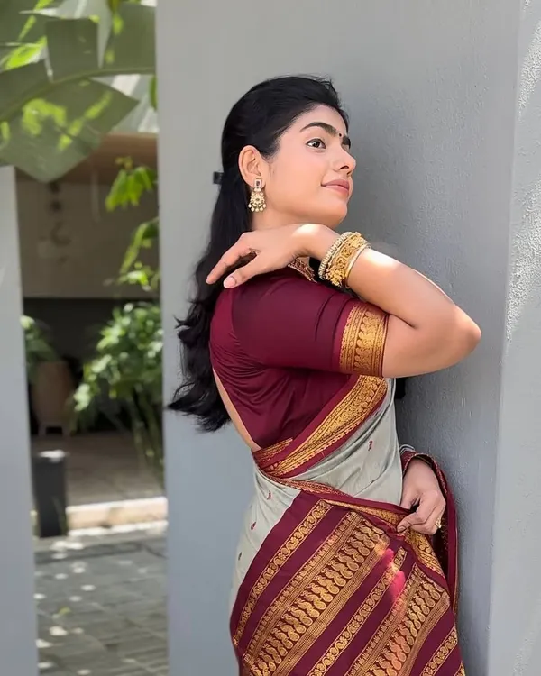 Grey_Lichi_Silk_Woven_Saree_For_Women
