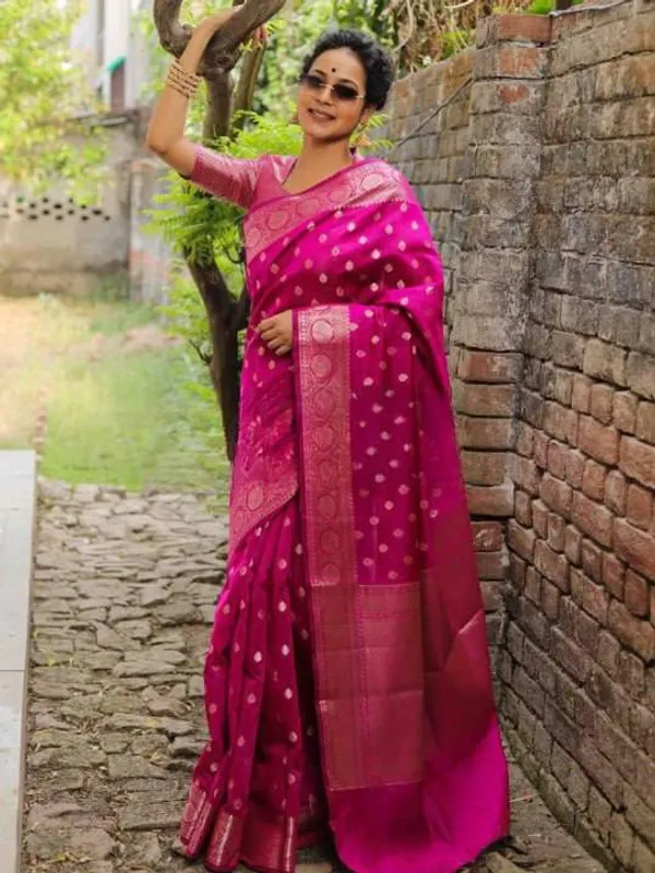 Pink_Lichi_Silk_Woven_Traditional_Saree_For_Women