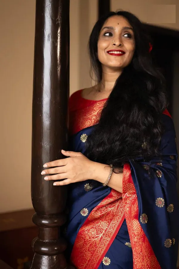 Navy_Blue_Lichi_Silk_Woven_Traditional_Saree_For_Women