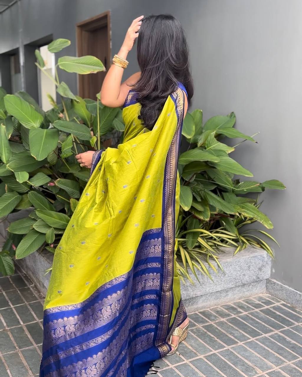 Lime_Green_Lichi_Silk_Woven_Traditional_Saree_For_Women