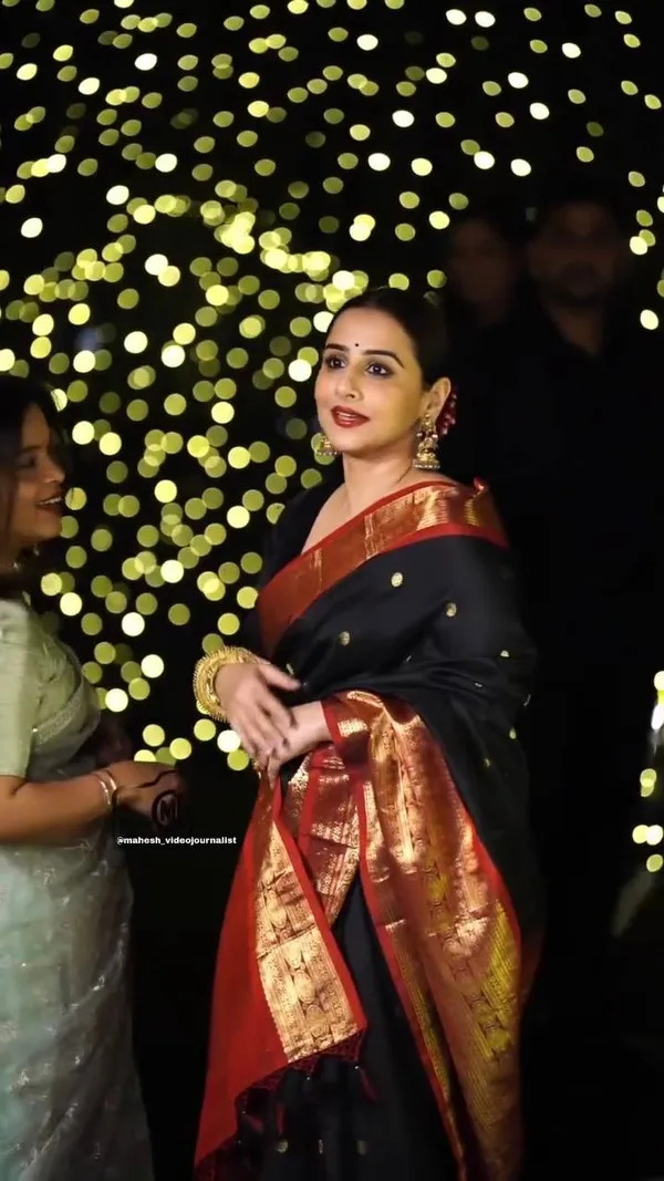 Red_&_Black_Lichi_Silk_Woven_Traditional_Saree_For_Women