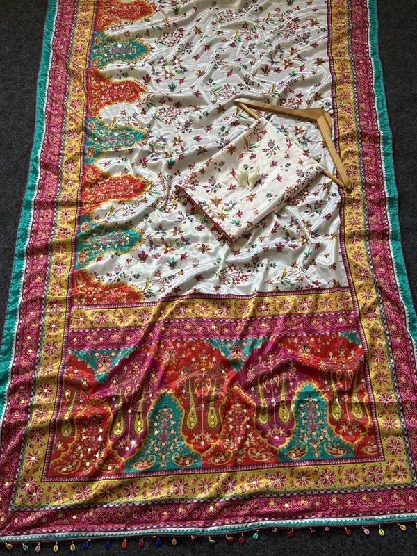 Cream_Satin_Crepe_Silk_Floral_Print_Saree_For_Women