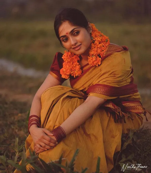 Mustard_Yellow_Lichi_Silk_Traditional_Saree_For_Women