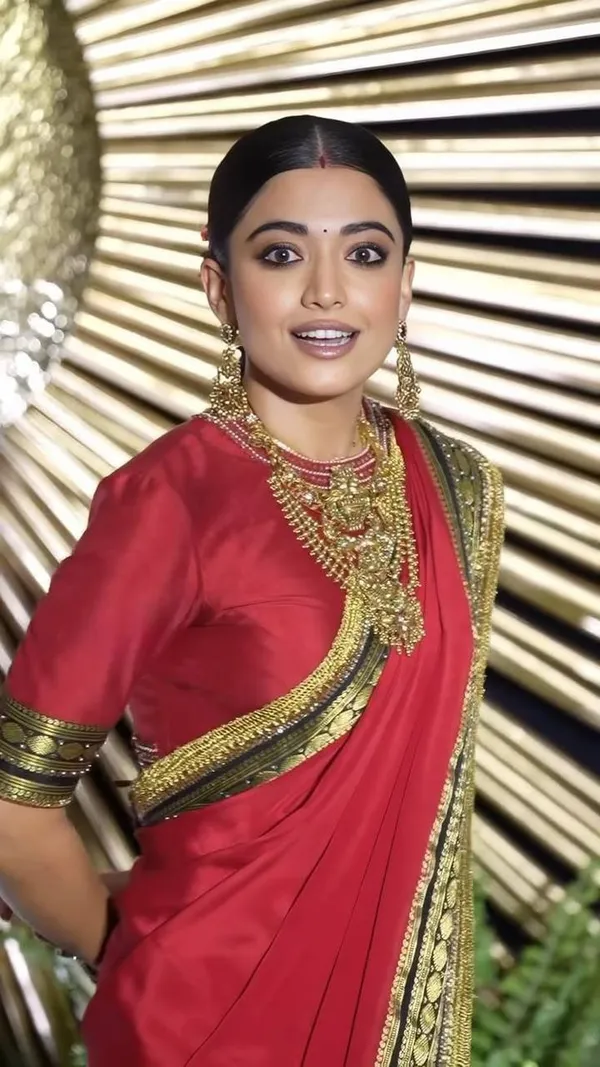Red_Lichi_Silk_Woven_Traditional_Saree_For_Women