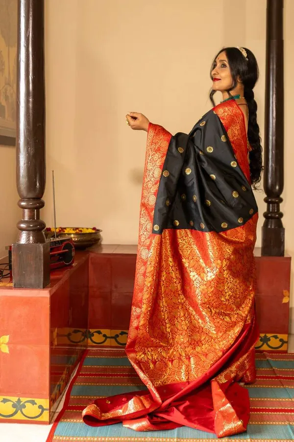 Red_&_Black_Lichi_Silk_Woven_Traditional_Saree_For_Women