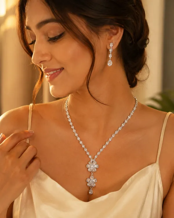Silver_Crystal_Necklace_Set_for_Women