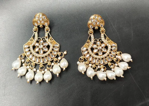 Gold_Tone_Kundan_Pearl_Chandelier_Earrings_for_Women