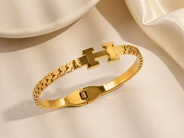 Gold_Tone_H_Design_Bracelet