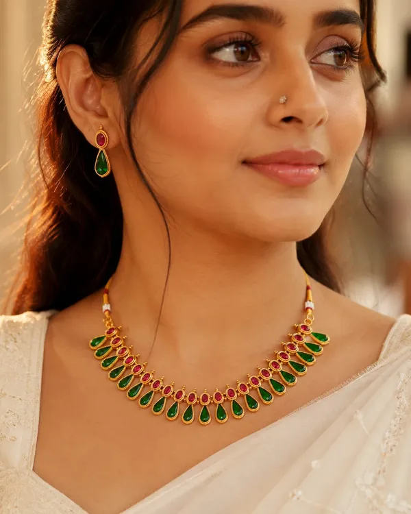 Gold_Tone_Green_And_Pink_Stone_Necklace_Set_For_Women