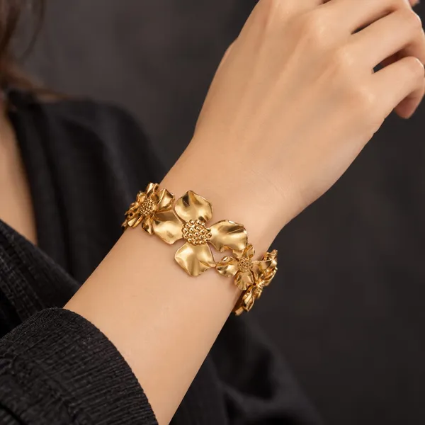 Gold_Tone_Floral_Bracelet_for_Women