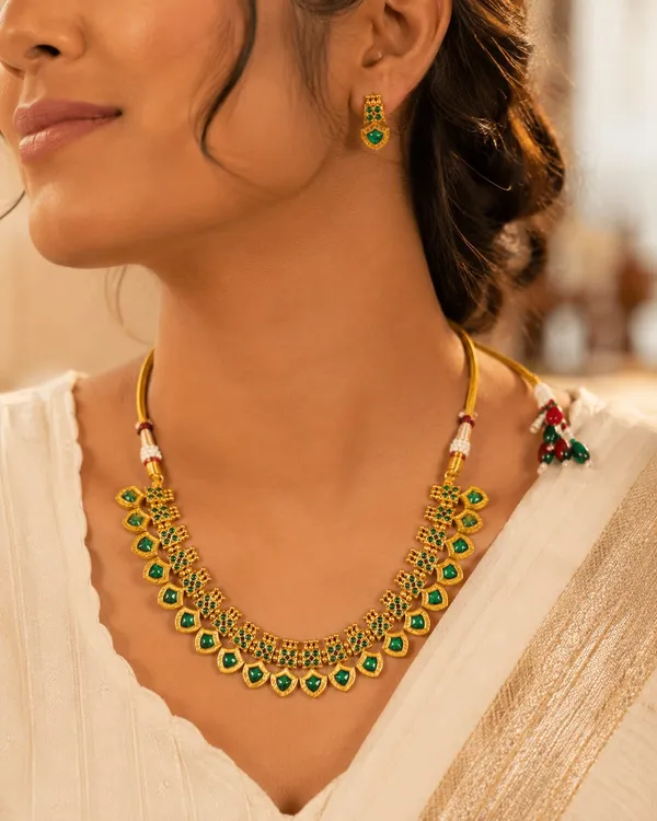 Green_Gold_Tone_Necklace_Set_for_Women