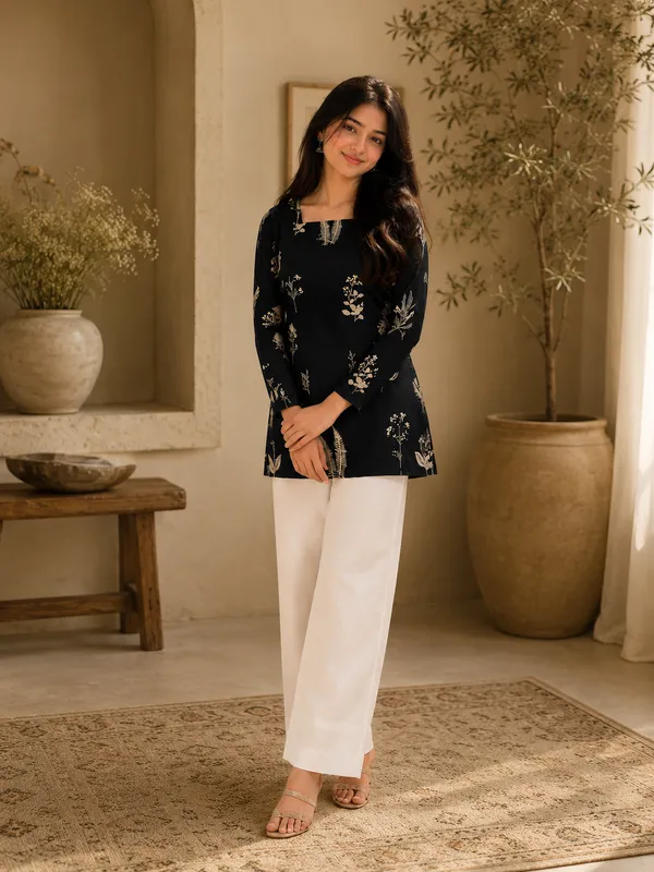 Black_Floral_Print_Tunic_for_Women