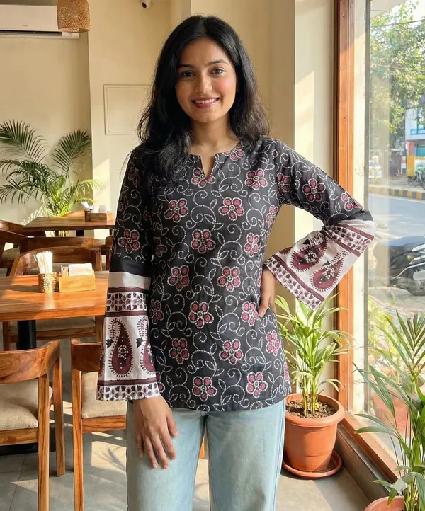 Black_Printed_Regular_Fit_Top_For_Women