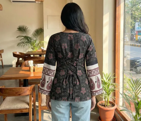 Black_Printed_Regular_Fit_Top_For_Women