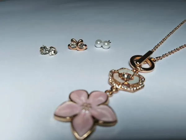 Gold_Brass_Combo_Earring_And_Pendant_Set_For_Women