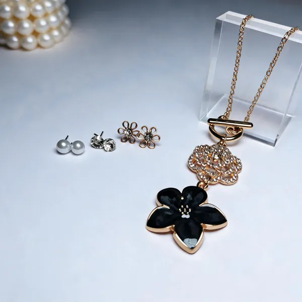 Black_Brass_Combo_Earring_And_Pendant_Set_For_Women