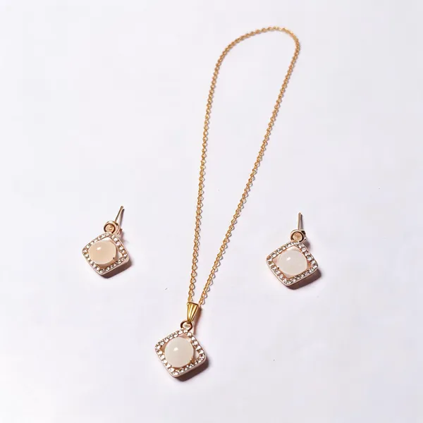 Gold_Brass_Combo_Earring_And_Pendant_Set_For_Women