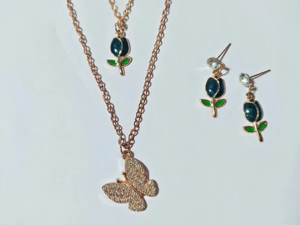 Rose_Gold_Brass_Combo_Earring_And_Pendant_Set_For_Women