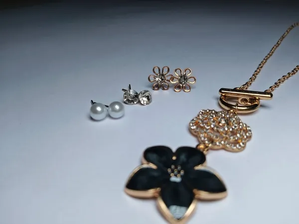 Black_Brass_Combo_Earring_And_Pendant_Set_For_Women
