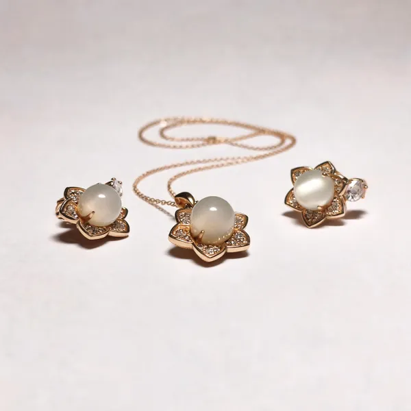 Gold_And_White_Brass_Combo_Earring_And_Pendant_Set_For_Women
