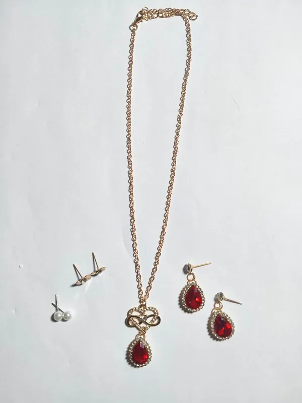 Gold_And_Red_Brass_Combo_Earring_And_Pendant_Set_For_Women